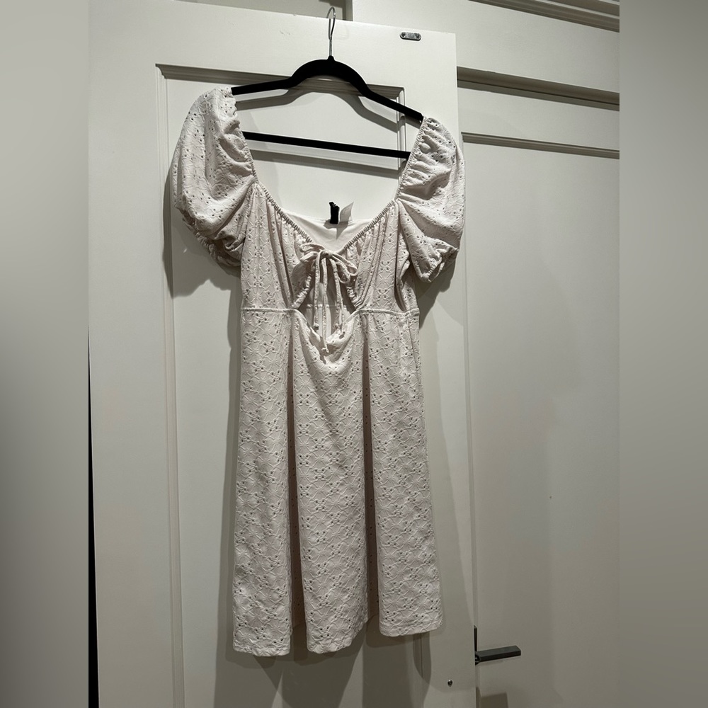 White eyelet puff sleeve H&M mini dress size S.
